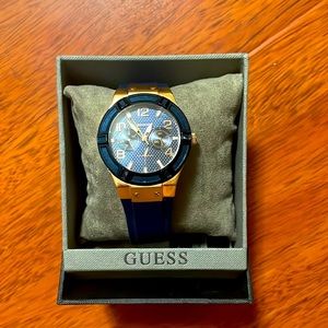 Guess Blue Silicone Watch U0247G3. Worn twice. Like new condition, adjustable.